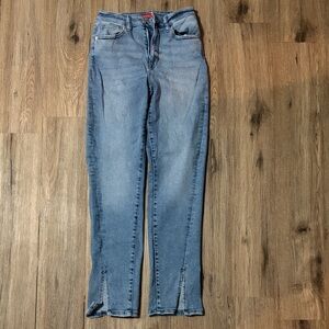 Guess Women's 5 Pocket Light Blue Jeans With Slits On Front Of Legs - Size 27